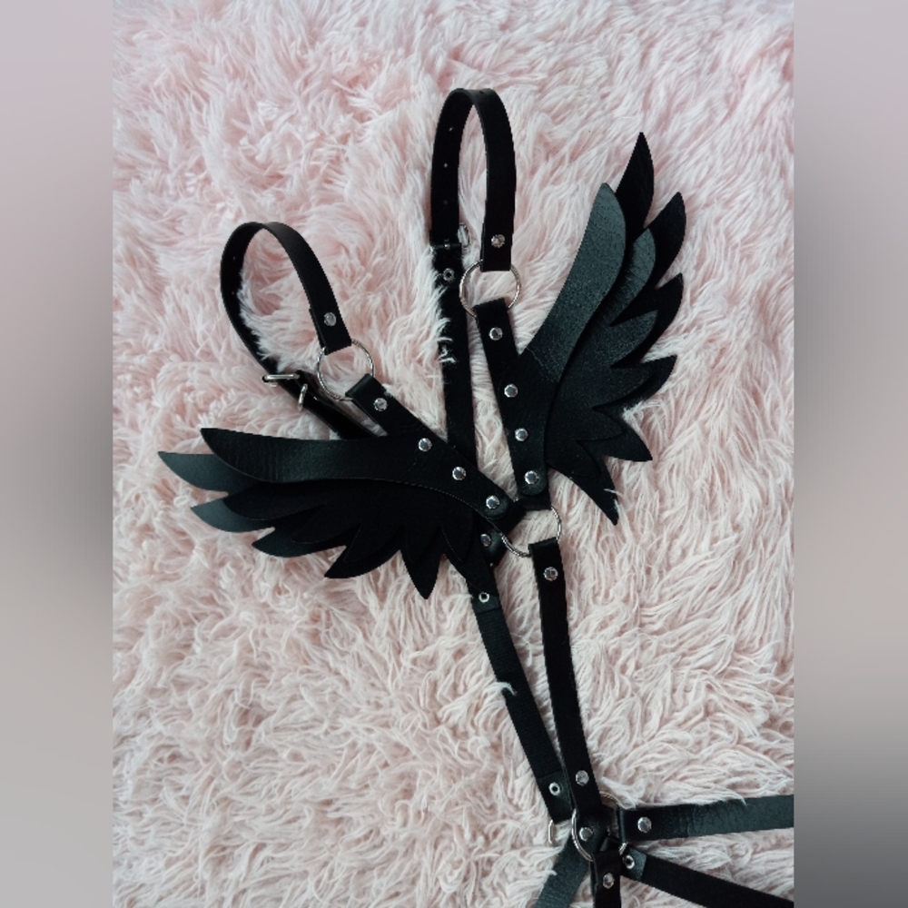 Beautiful gothic black vegan leather angel wings harness! Nwot, sizes XS-XL! - Picture 4 of 7